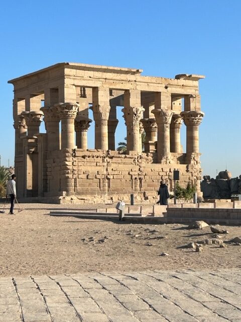 A temple in egypt with a lot of pillars.